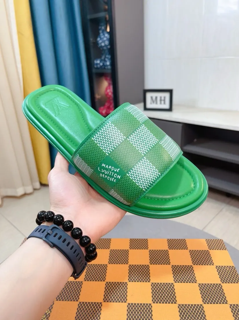 Men's shoes 💰340🌹🌹 (lv-Louis Vuitton) New men's slippers, high-end boutique, exquisite embossed logo decoration on the upper, fine workmanship, super soft soles, casual, loose and comfortable, a must-have in summer! \nsize：38-44